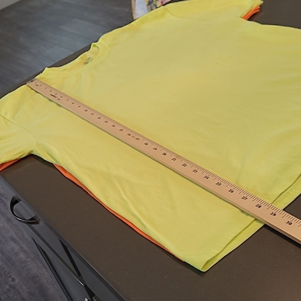 Fruit of the Loom platinum, bundle of 2 t-shirts, 1 orange, 1 yellow sz L/G - Picture 4 of 7